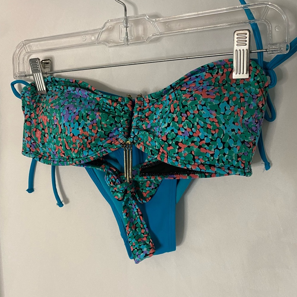 Blue strapless bikini